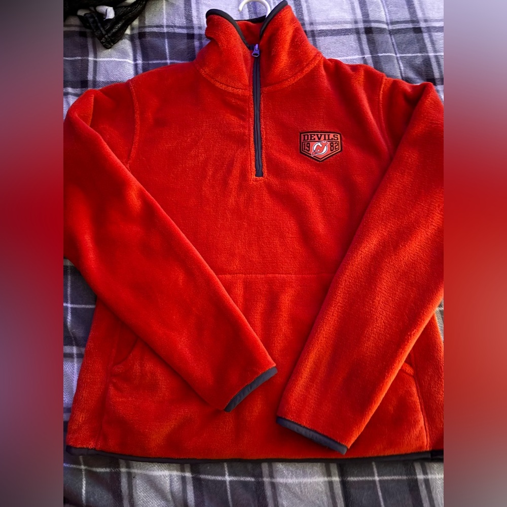 NHL women’s fleece pullover